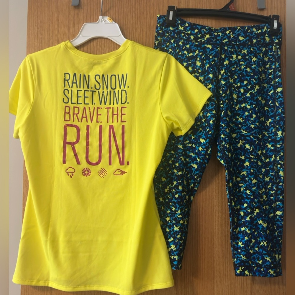 Under Armour Women's HeatGear Compression Shorts and Running Tee set. - Picture 2 of 4